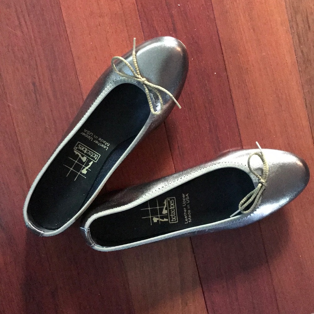 New never worn Bronze flats